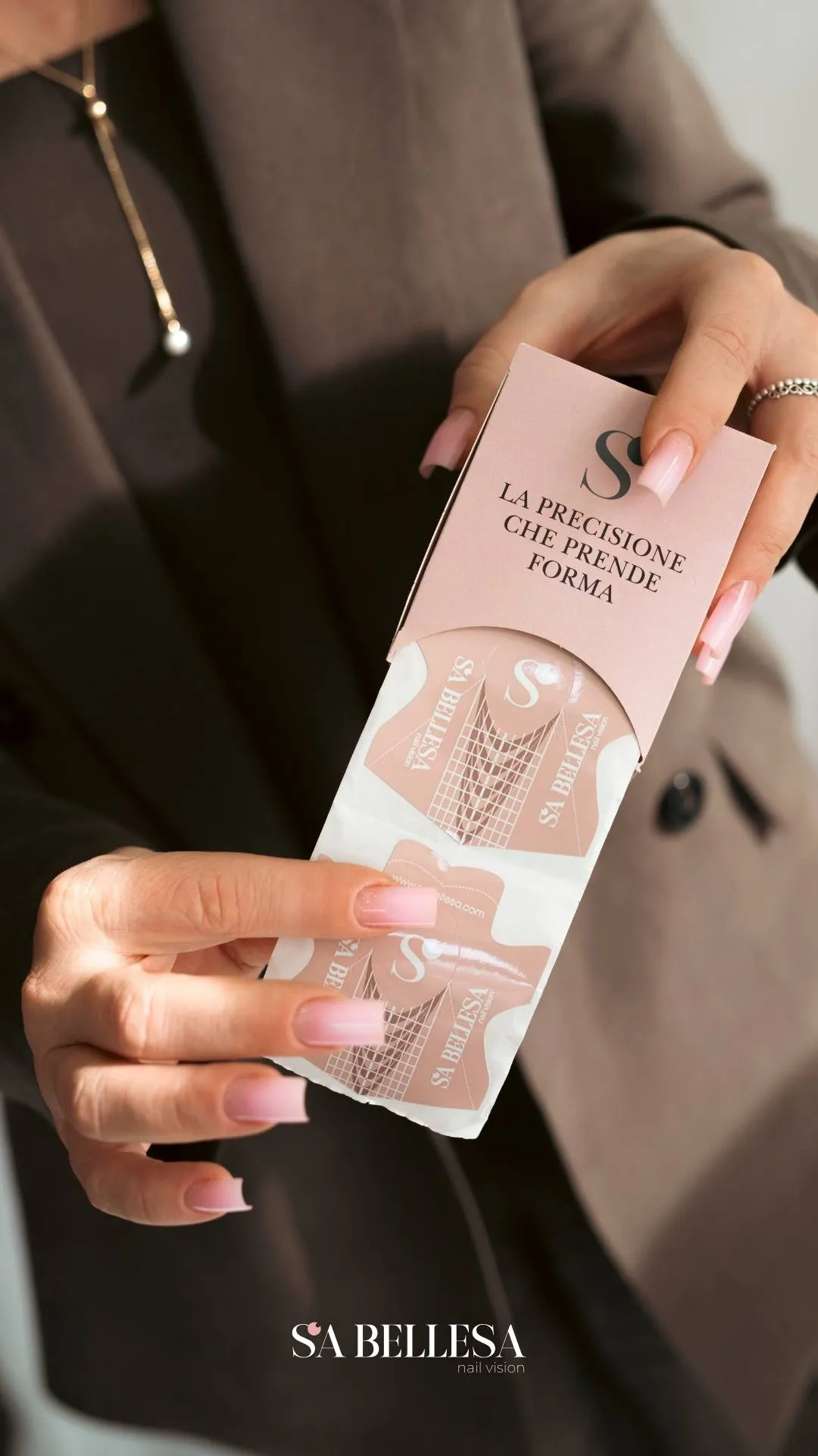 Nail Forms come applicarle correttamente per una ricostruzione perfetta